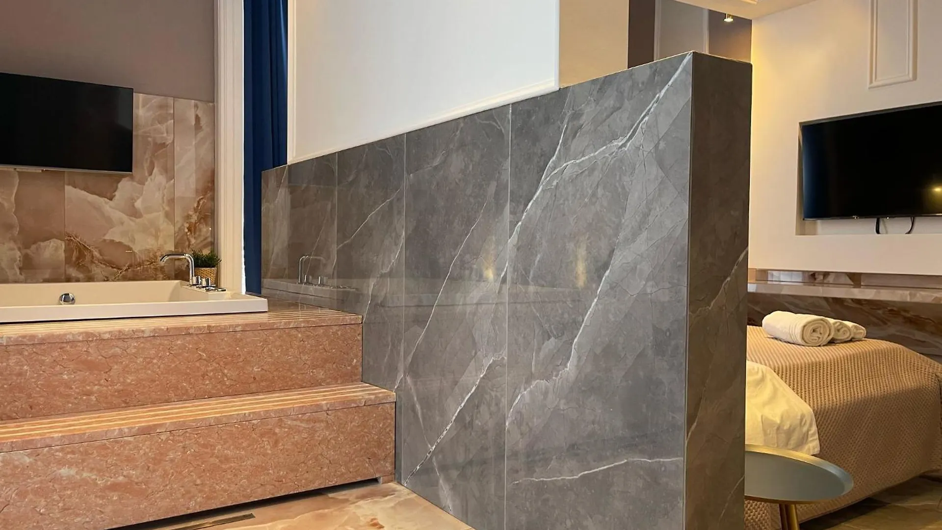 Palazzo Bruca Catania Bed & Breakfast