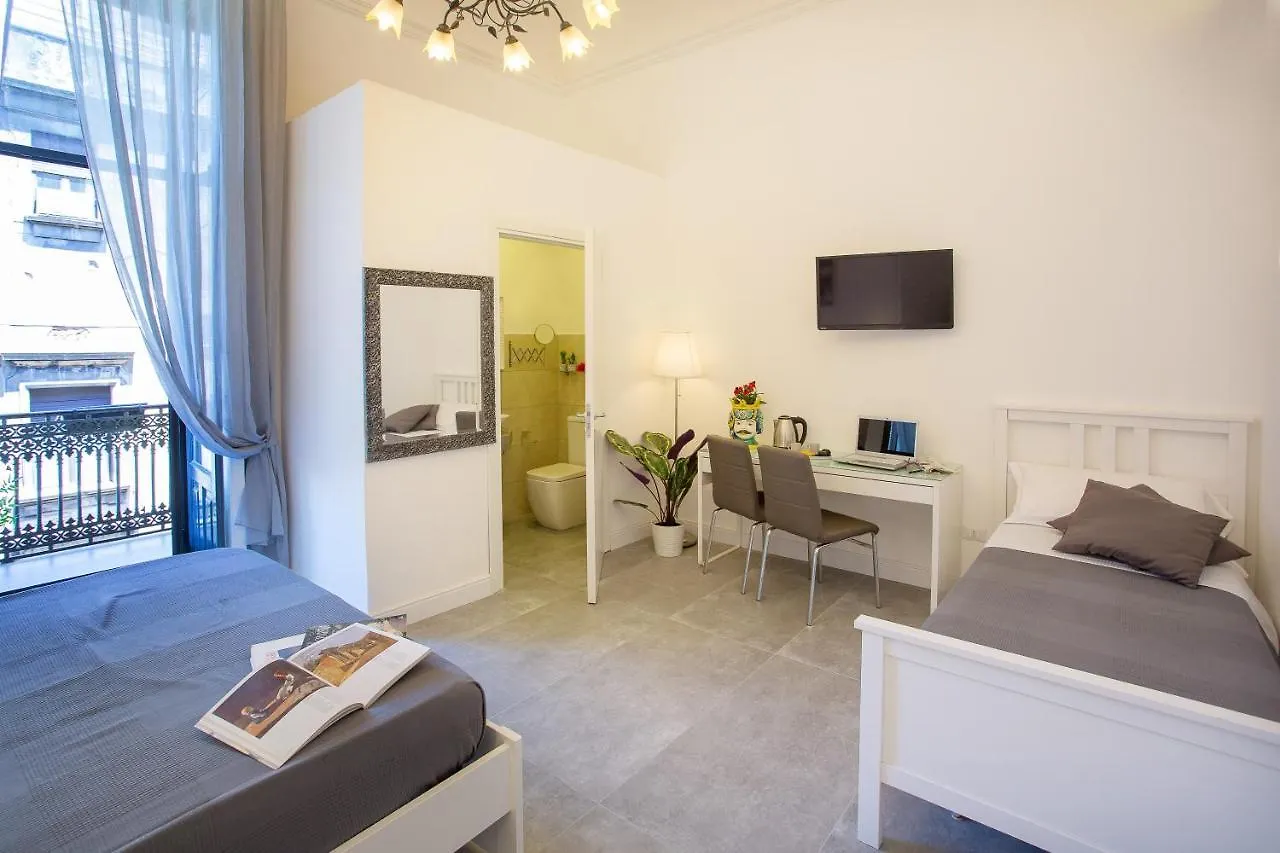 B&B Palazzo Bruca Aeroporto di Catania Fontana Rossa 3*,  Italia