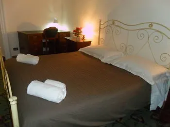 B&B Palazzo Bruca Aeroporto di Catania Fontana Rossa 3*,